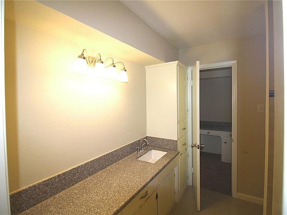 5th image of 1502 Lexington Dr
