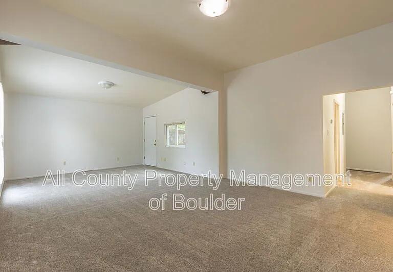2245 Grove Cir — Photo 6