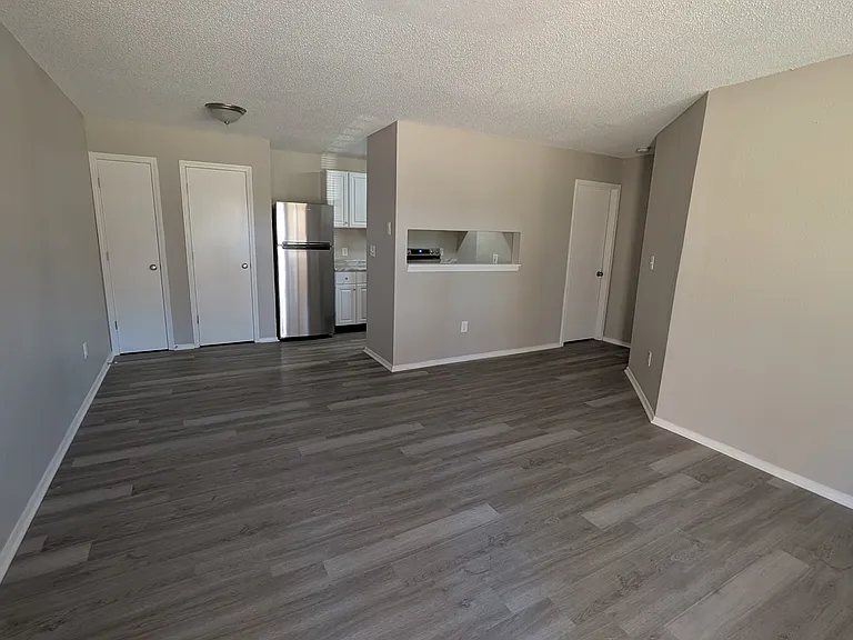 1104 E 13th St #1B1B — Photo 5