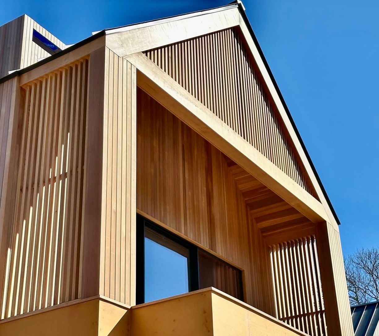  2nd floor primary cathedral deck and clear cedar screen detailing 