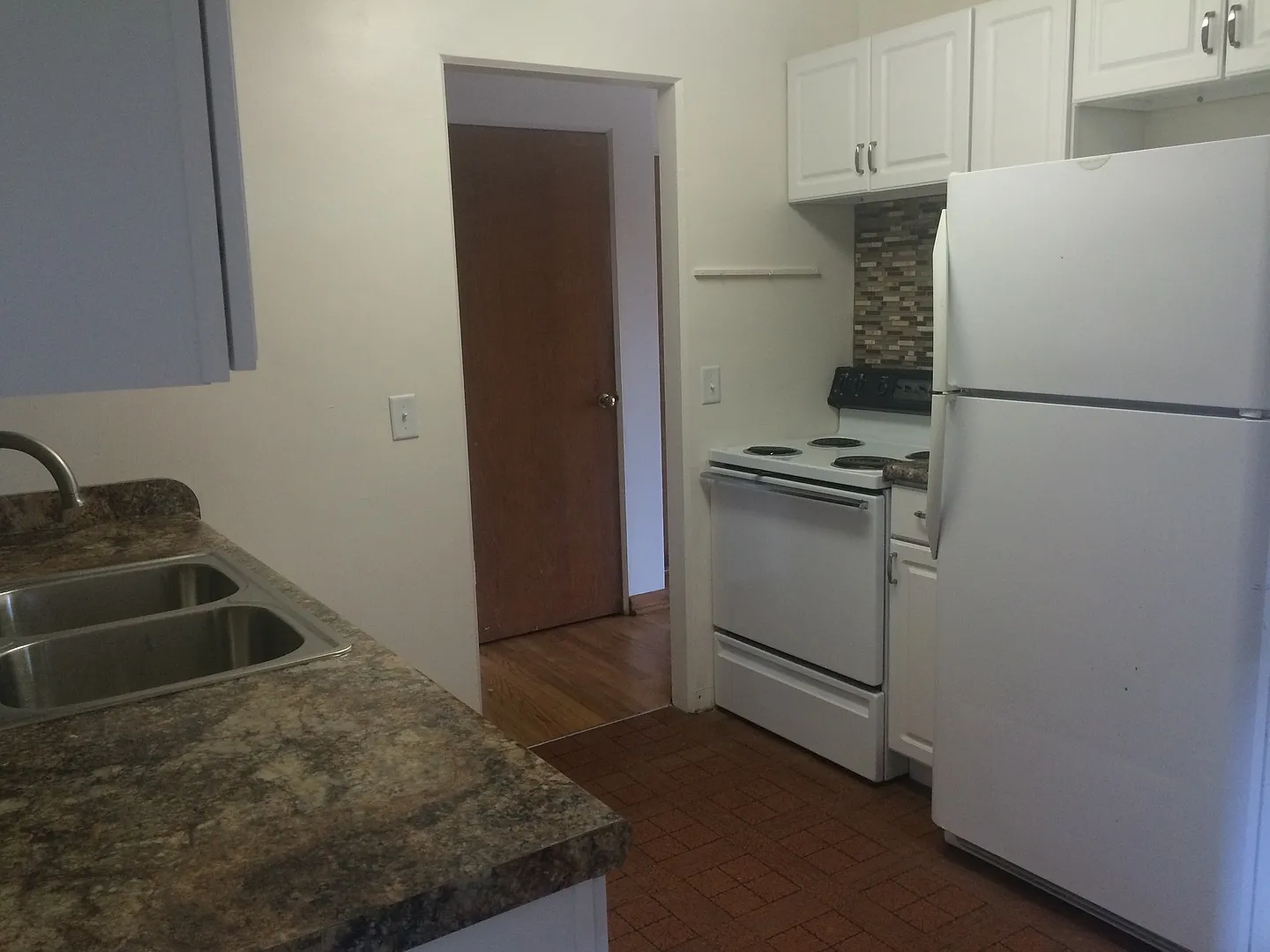 Ascot Lane Apartments — Photo 4