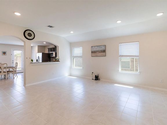3rd image of 908 Mercury Dr