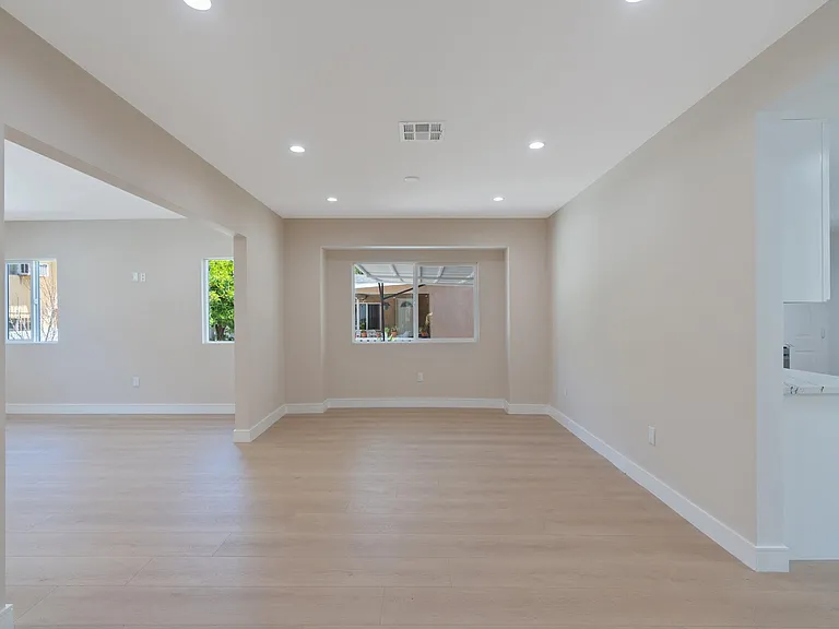 1206 Tamarind Ave — Photo 10