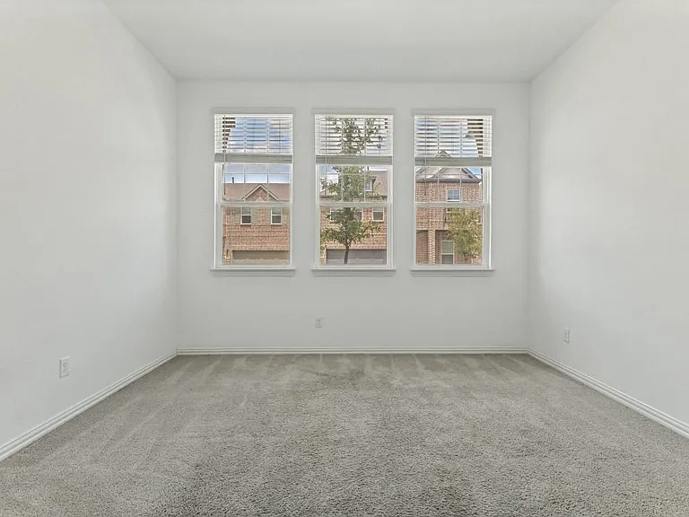 4265 Watson Way — Photo 3