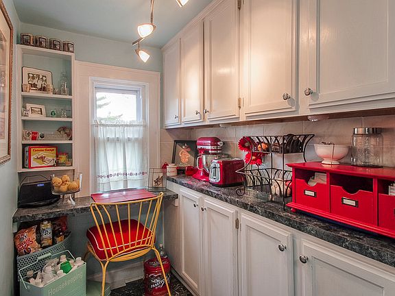 5th image of 4735 Mercier St