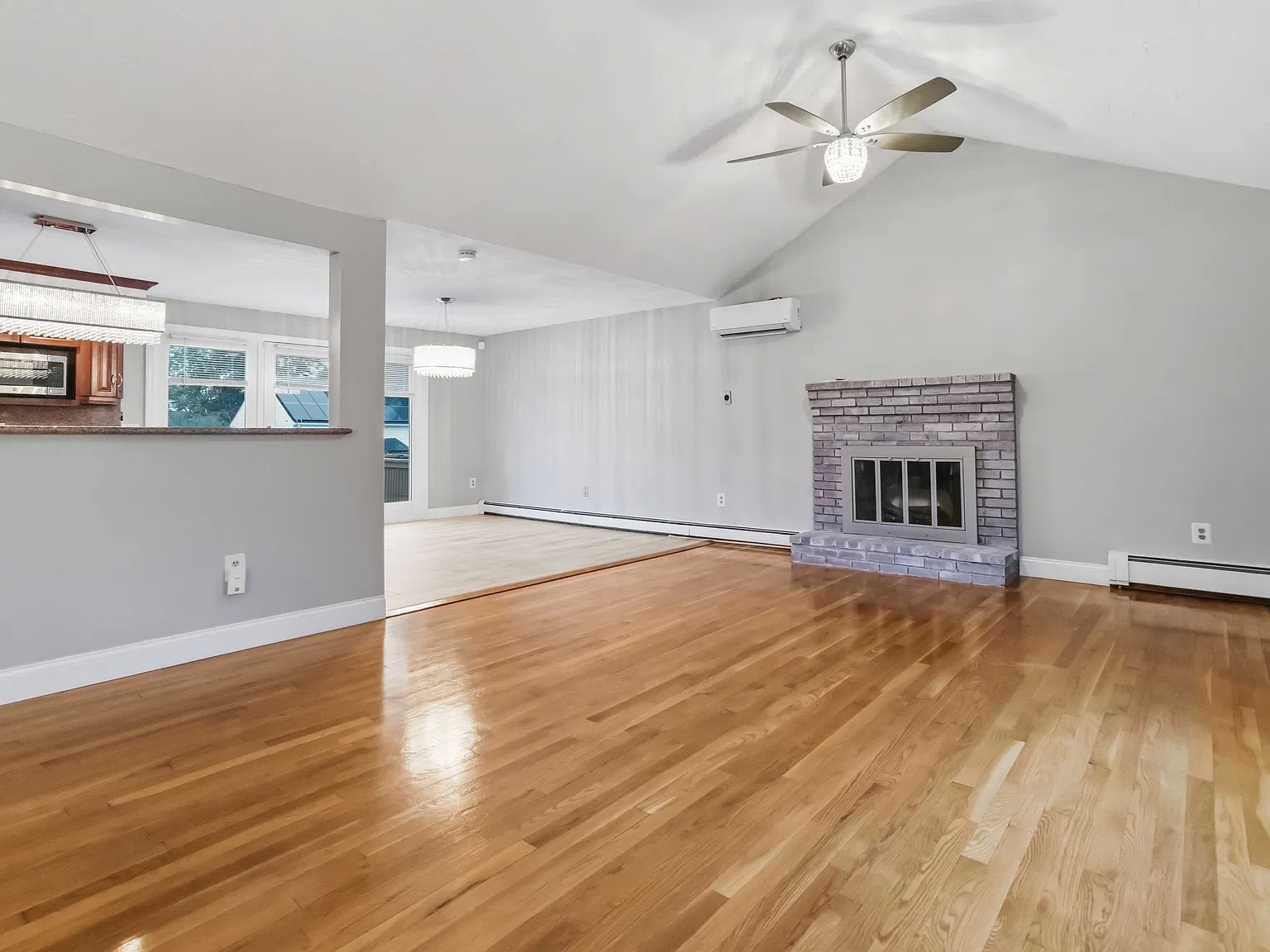 3 bed, 1304 sqft, $3,600 — Photo 4