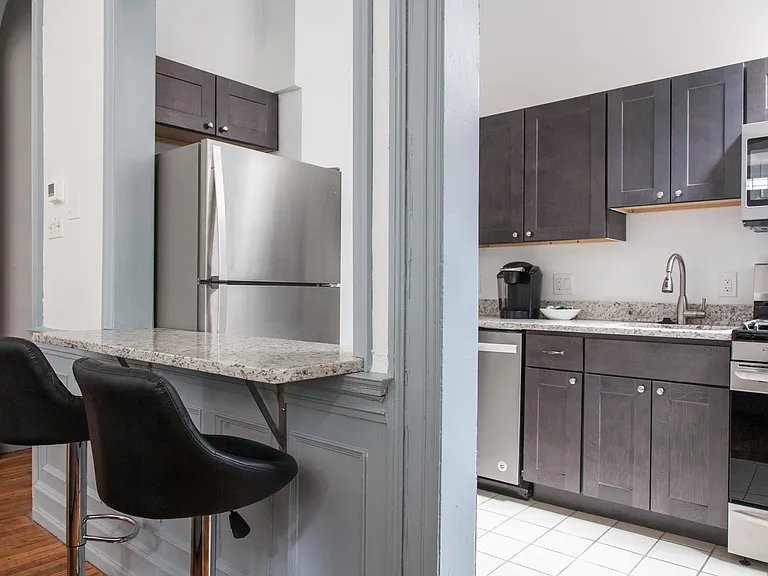 2031 Chestnut St #2R — Photo 3