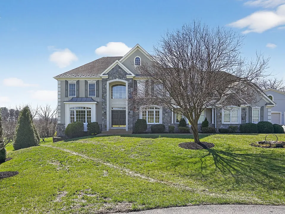 19503 Waneta Dr