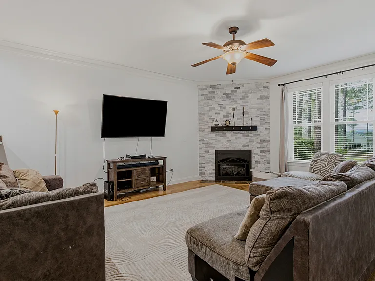 73 Falconridge Dr — Photo 13
