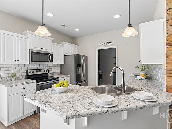 5th image of 185 Willow Drive