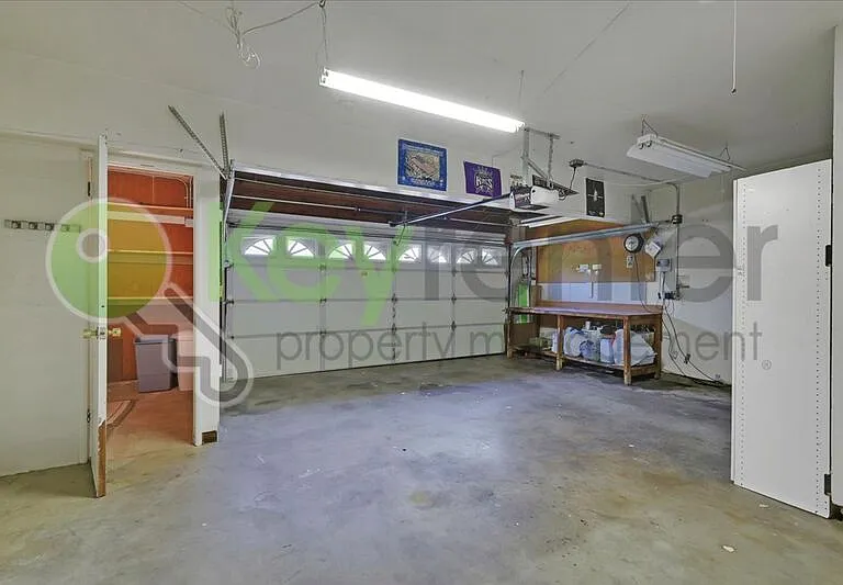 7005 Woodside Dr — Photo 32