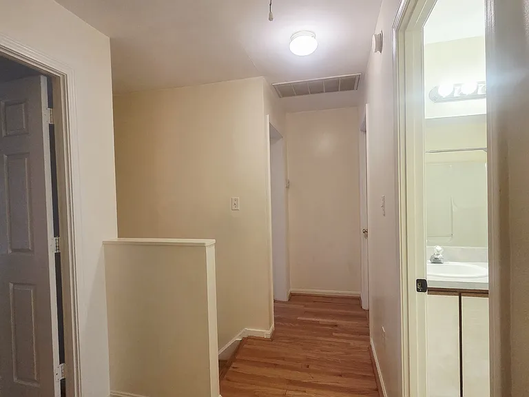 172 Kingston Dr — Photo 12