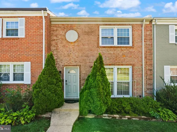 7471 Jayhawk St, Annandale, VA 22003