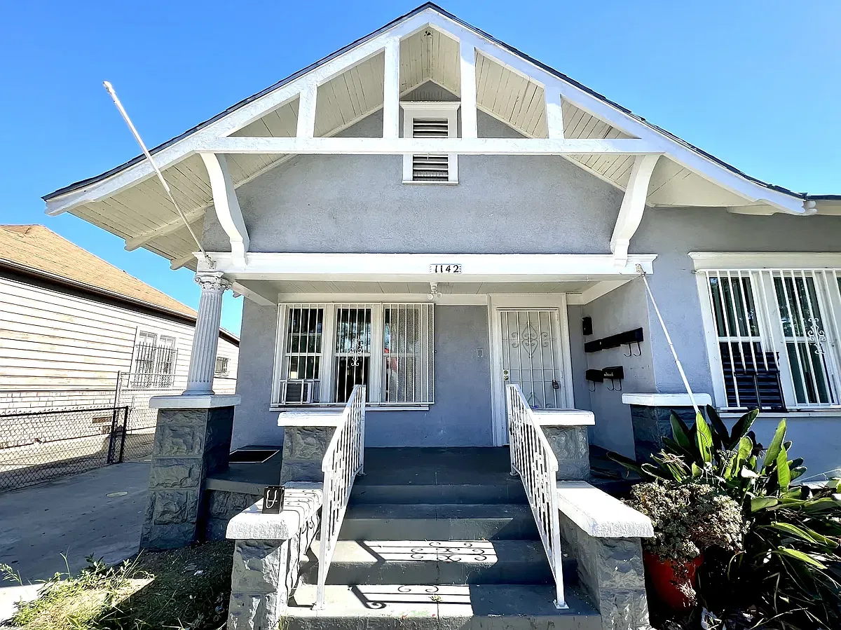 2 bed, 600 sqft, $1,298 — Photo 1