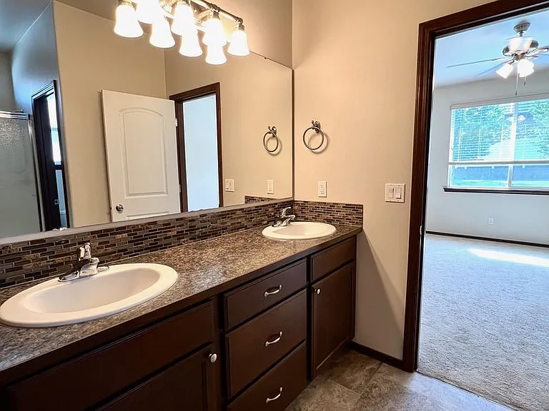 7704 W Washington Ave — Photo 38