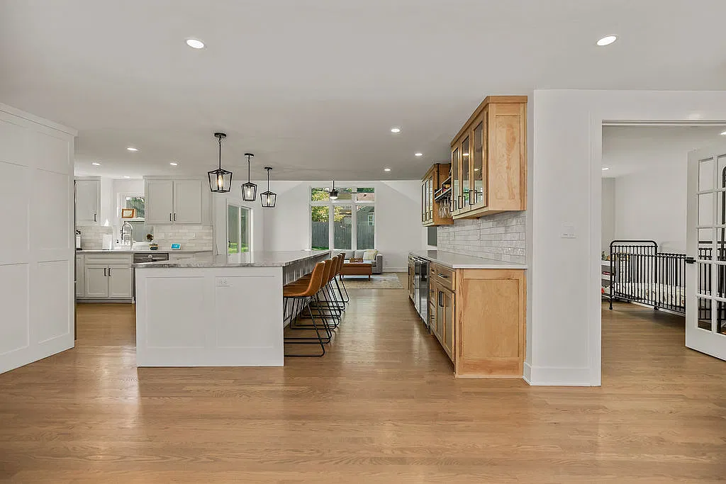 5 bed, 3034 sqft, $10,000 — Photo 4