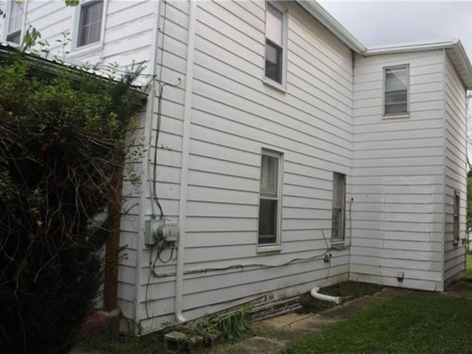2nd image of 808 Spring St