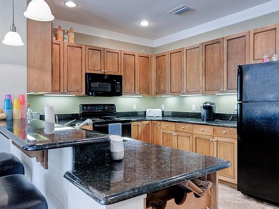 3rd image of 909 SW 6th Ave Unit 201