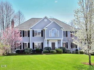 8 Vail Ct, Trumbull, CT 06611