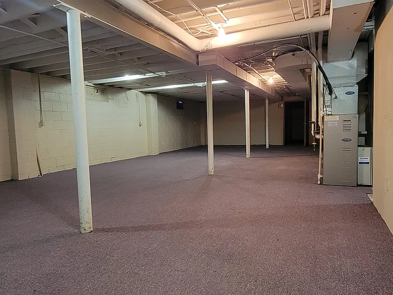 2348 E Walnut St — Photo 12