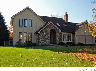 1 Fox Hill Dr, Fairport, NY 14450