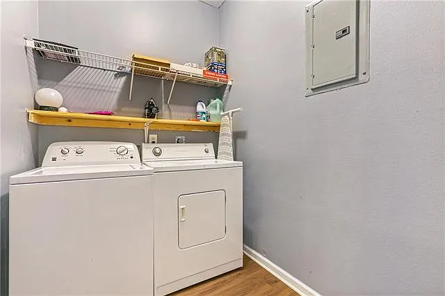 1512 N Robertson St — Photo 11