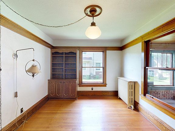 5th image of 215 Davenport
