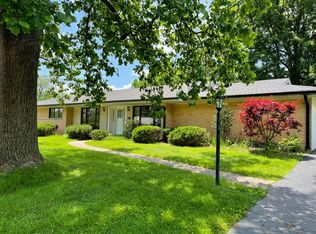 817 Berry Hill Dr, Saint Louis, MO 63132