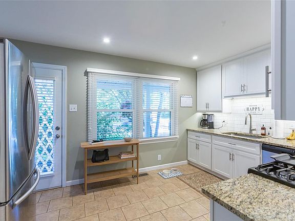 5th image of 405 Hill Dr
