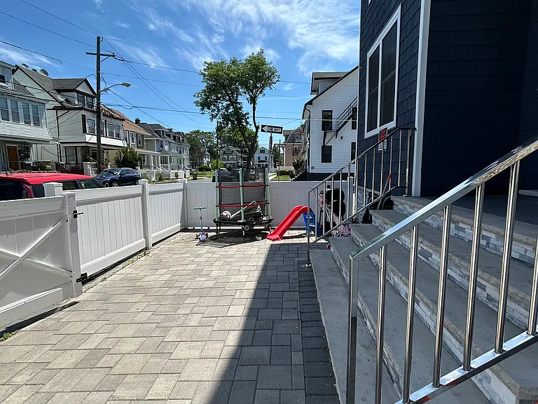 119 Laurel Ave #2 — Photo 5