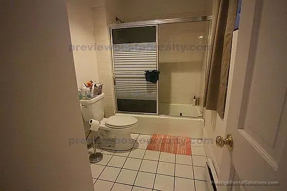132 Chiswick Rd #B — Photo 3