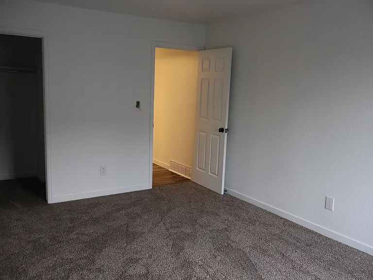 2002 S Worchester Way — Photo 18