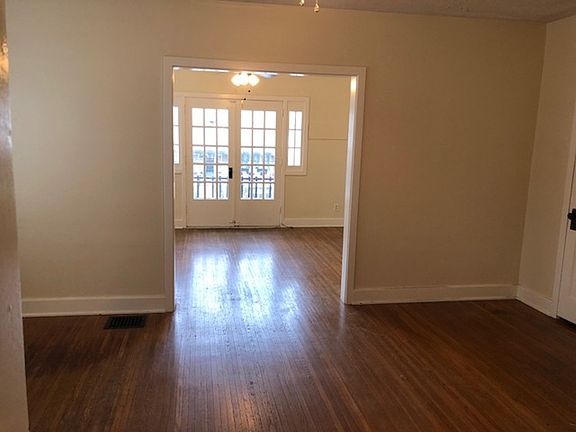 3rd image of 1712 Deerwood Ave APT 3