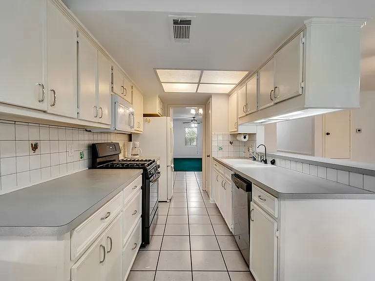 15443 W Willowwind Cir — Photo 35