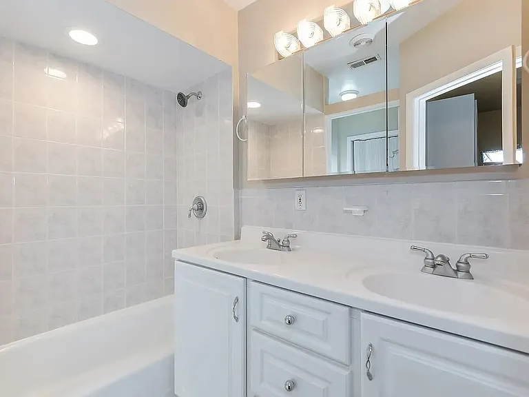 919 Greenwood Ave — Photo 10