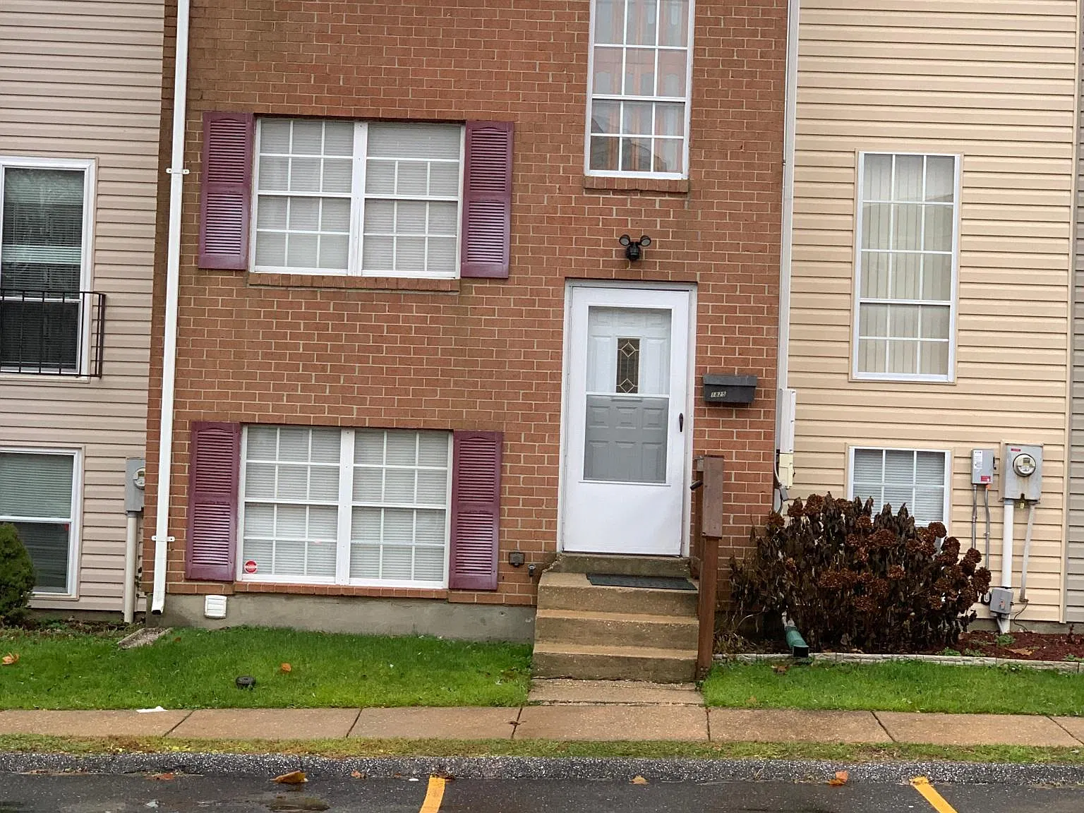 4 bed, 1.5 bath, 1839 sqft, $2,000 — Photo 1