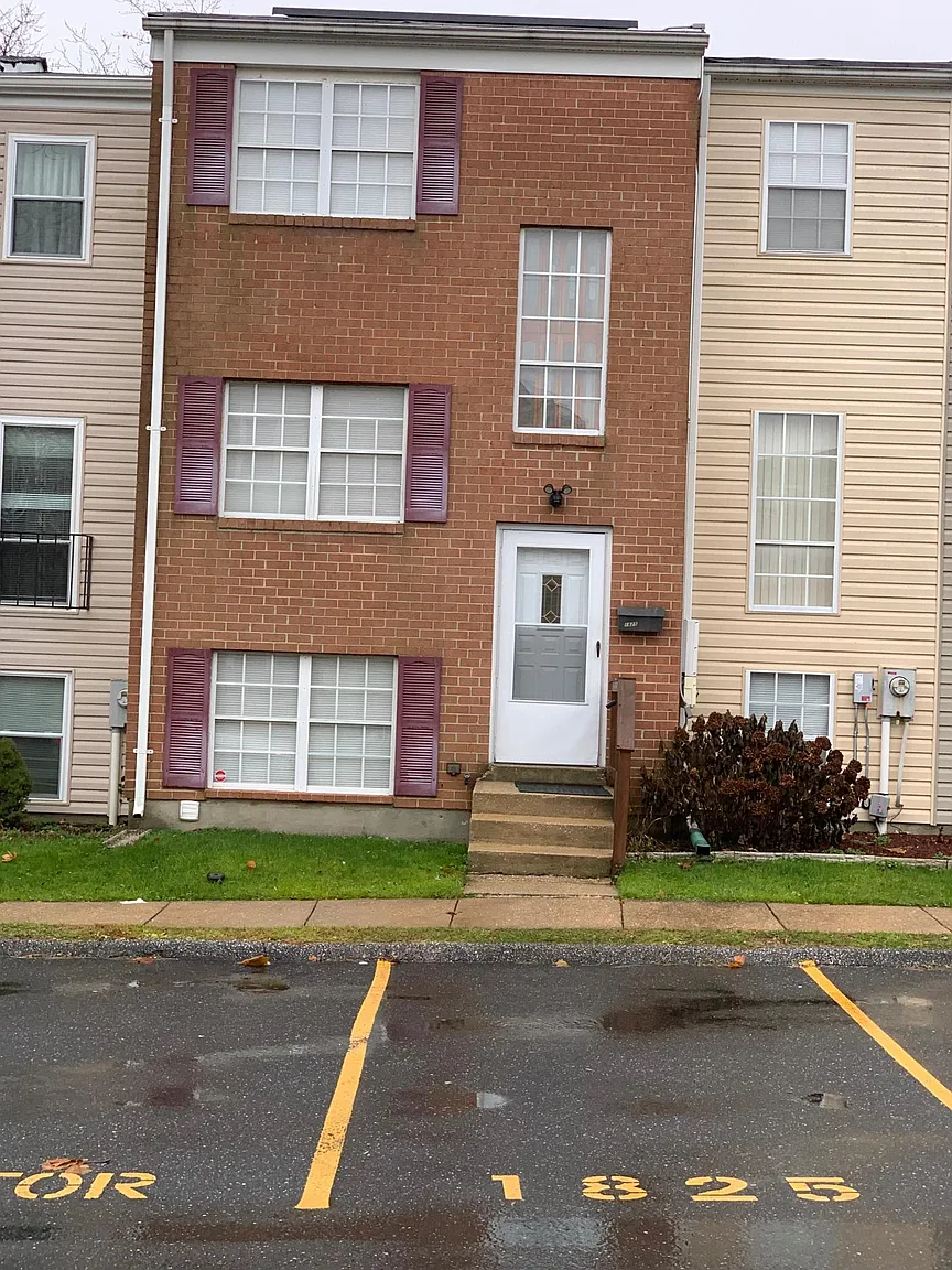 1825 Eloise Ln photo 1