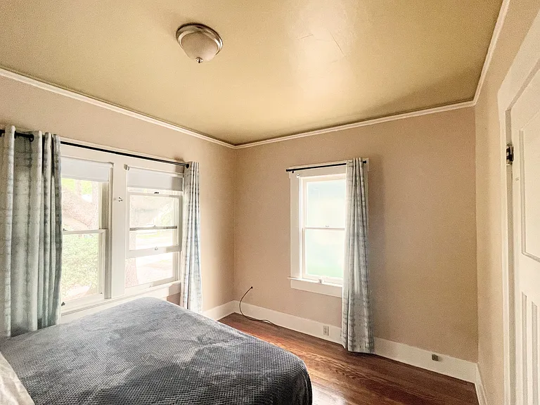 211 NW 16th St — Photo 4