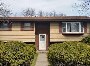 1200 Rainbow Blvd, Hiawatha, IA 52233