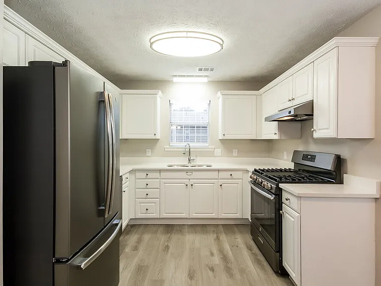 2060 Stoneoak Dr — Photo 10