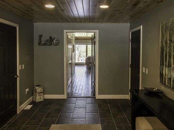 5th image of 10205 Lakeview Dr