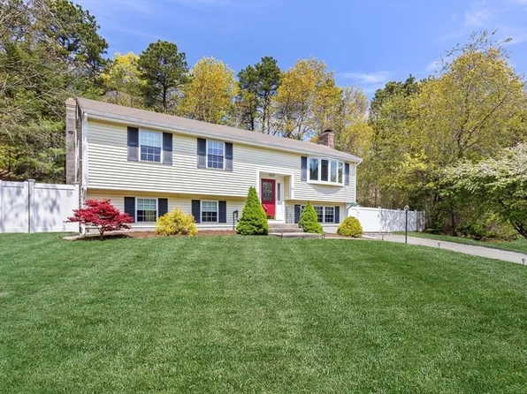22 Ashberry St, Plymouth, MA 02360