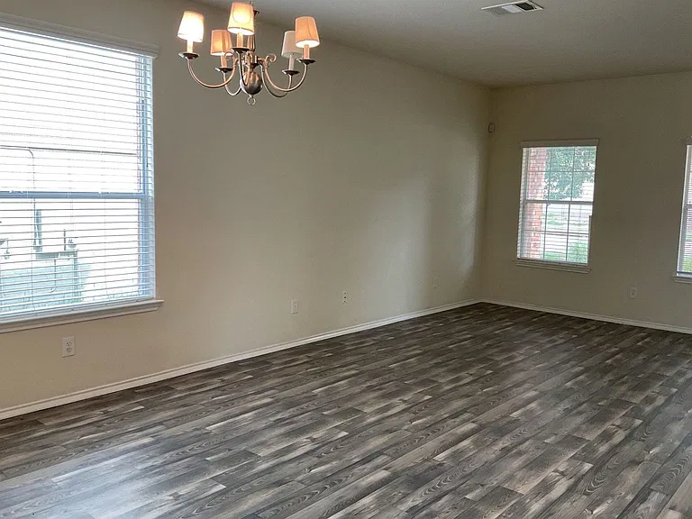 4302 Cessnock Dr — Photo 10