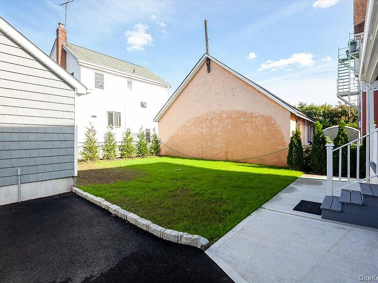 310 Columbus Pkwy — Photo 25