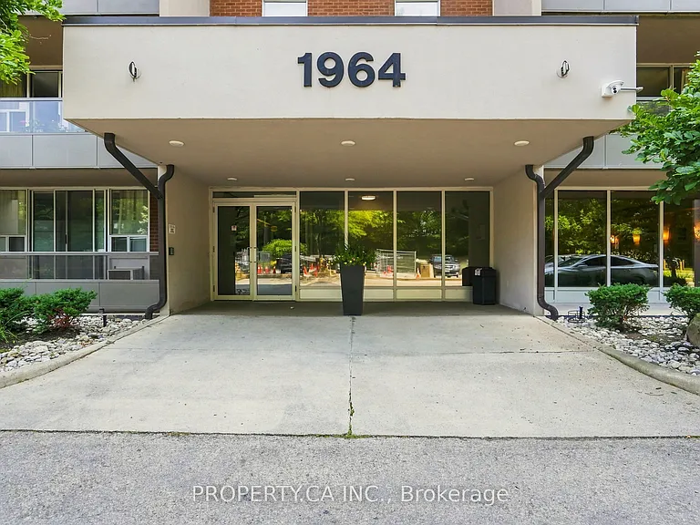 1964 Main St W #1107 — Photo 43