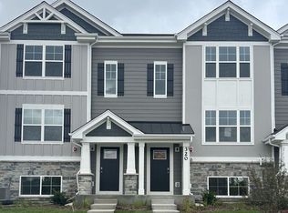 320 Basin Ct, Saint Charles, IL 60174
