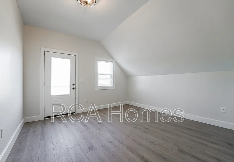 909 Saint Peter St — Photo 10