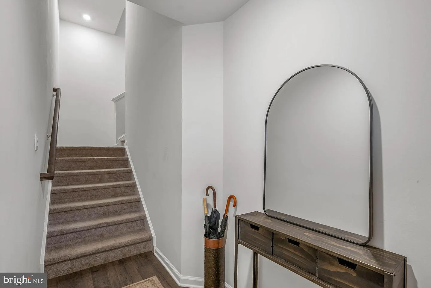 3 bed, 2.5 bath, 2290 sqft, $3,900 — Photo 2