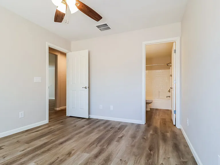 10043 N 115th Dr — Photo 12