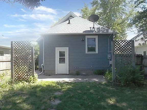 3rd image of 2748-A Avenue St N